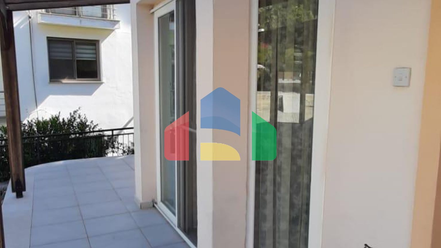 3-комнатная вилла объединенного типа 130 м2 в 5 минутах от пляжа