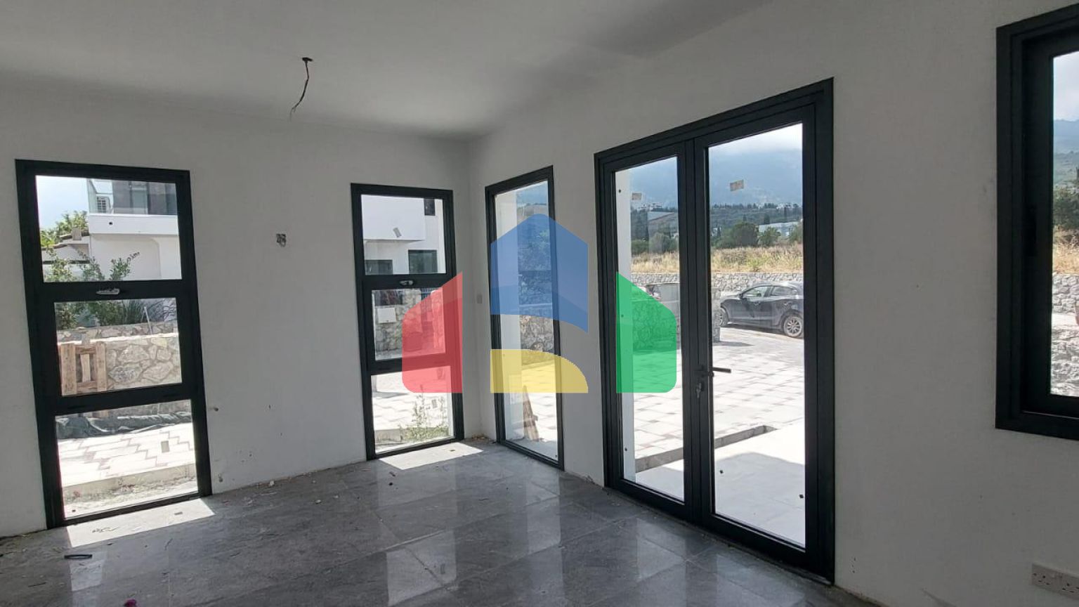 4-комнатная вилла 180 м2 с бассейном в 2 минутах езды от пляжа