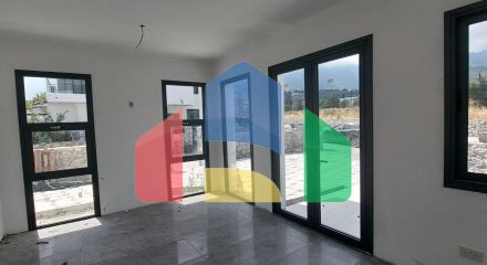 4-комнатная вилла 180 м2 с бассейном в 2 минутах езды от пляжа