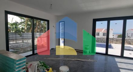 4-комнатная вилла 180 м2 с бассейном в 2 минутах езды от пляжа