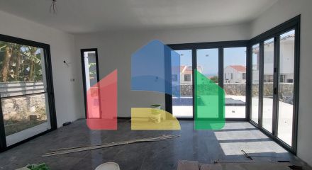 4-комнатная вилла 180 м2 с бассейном в 2 минутах езды от пляжа