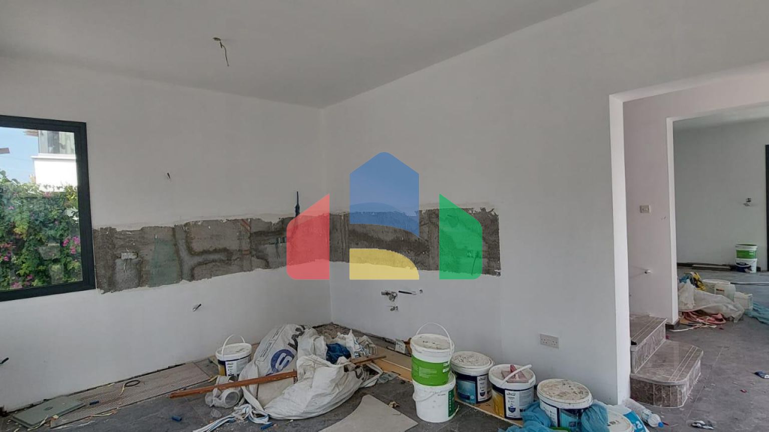 4-комнатная вилла 180 м2 с бассейном в 2 минутах езды от пляжа