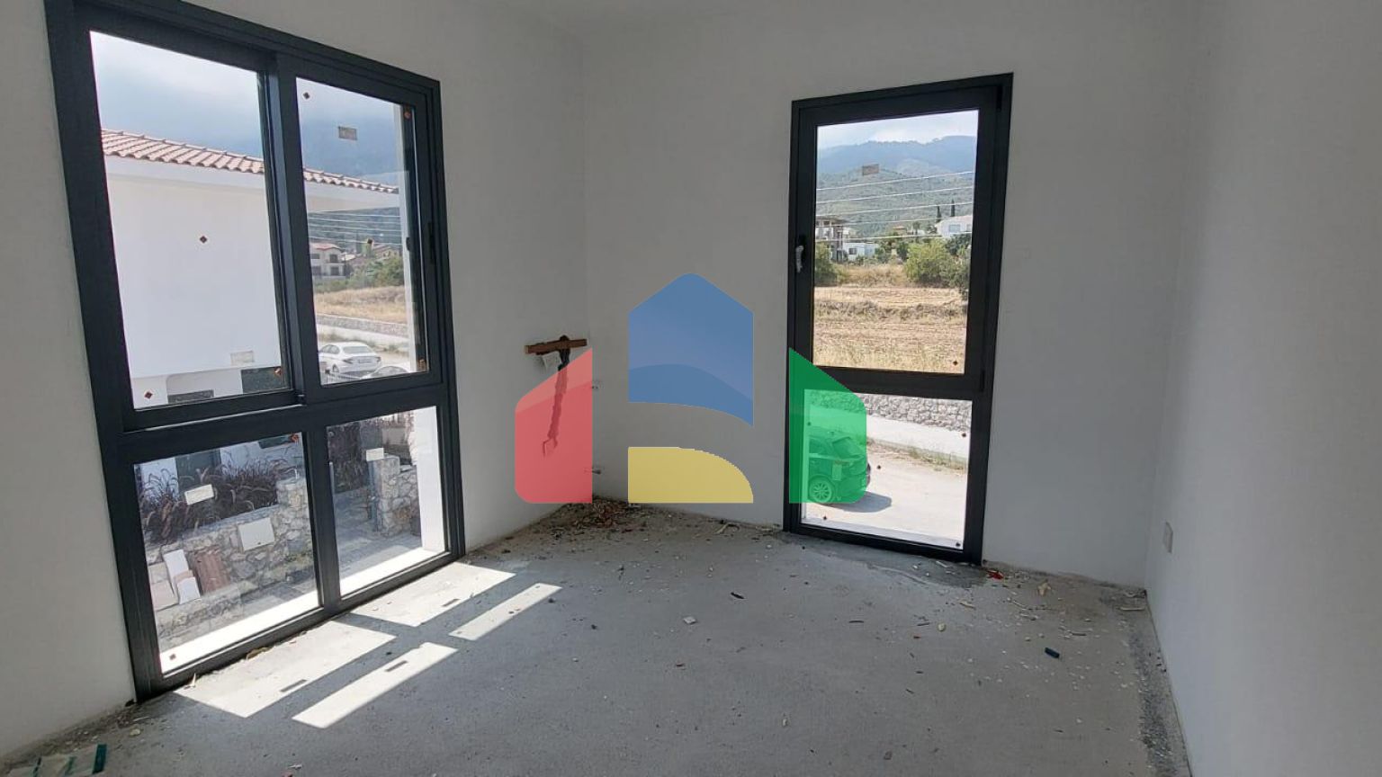 4-комнатная вилла 180 м2 с бассейном в 2 минутах езды от пляжа