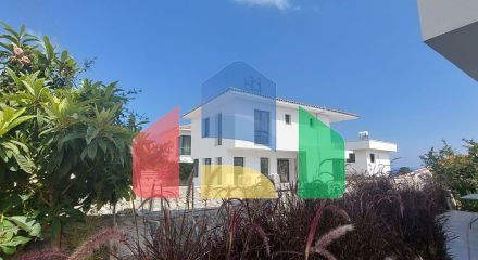 4-комнатная вилла 180 м2 с бассейном в 2 минутах езды от пляжа