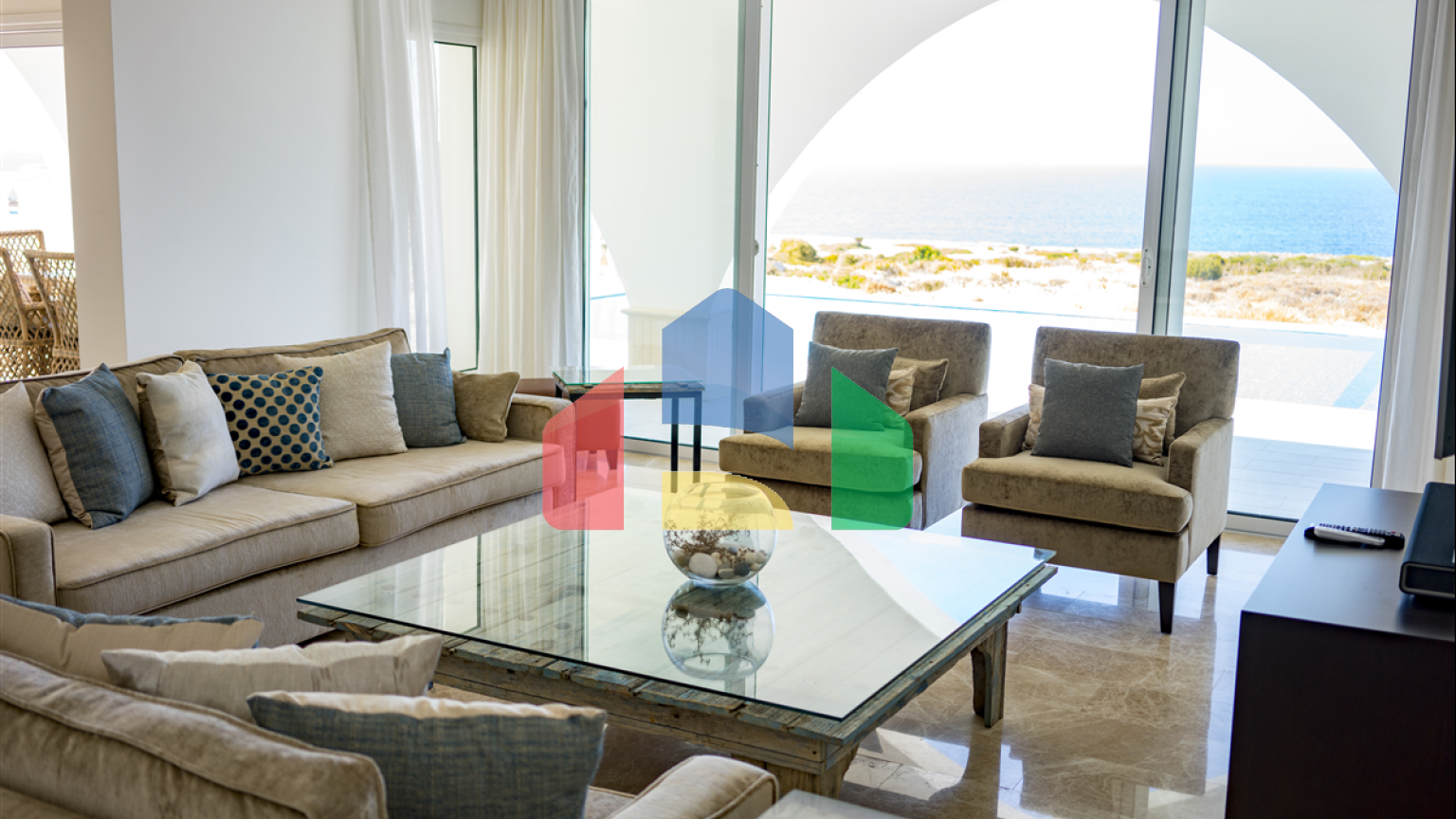 4-комнатная вилла 180м2 с собственным бассейном на первой линии от моря