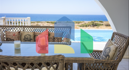 4-комнатная вилла 180м2 с собственным бассейном на первой линии от моря