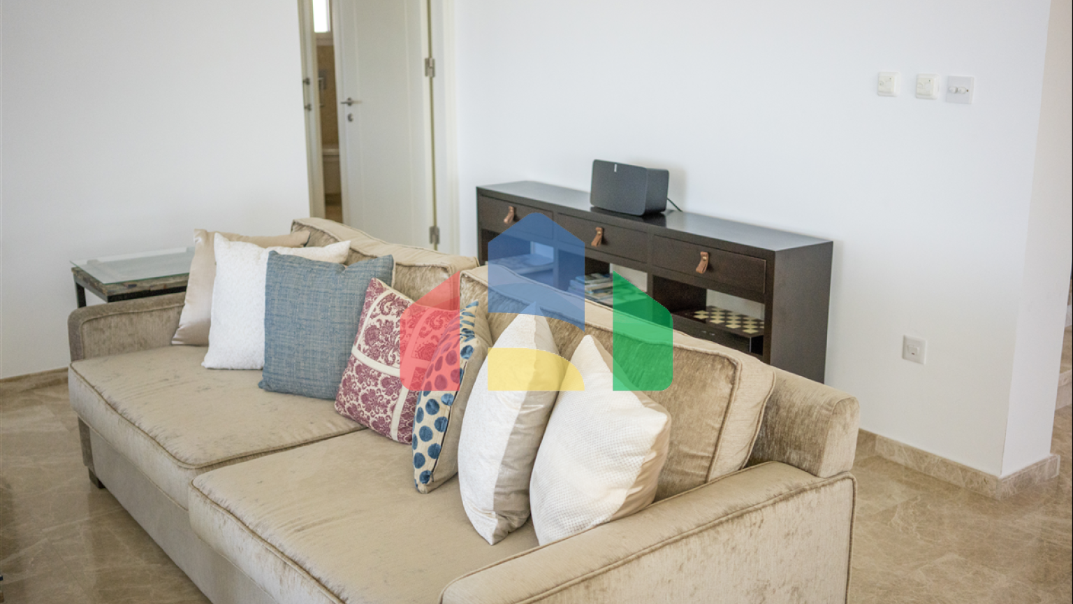 4-комнатная вилла 180м2 с собственным бассейном на первой линии от моря