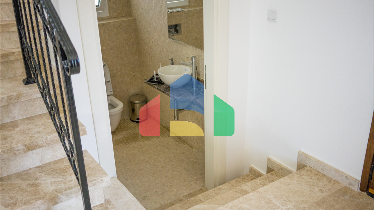 4-комнатная вилла 180м2 с собственным бассейном на первой линии от моря