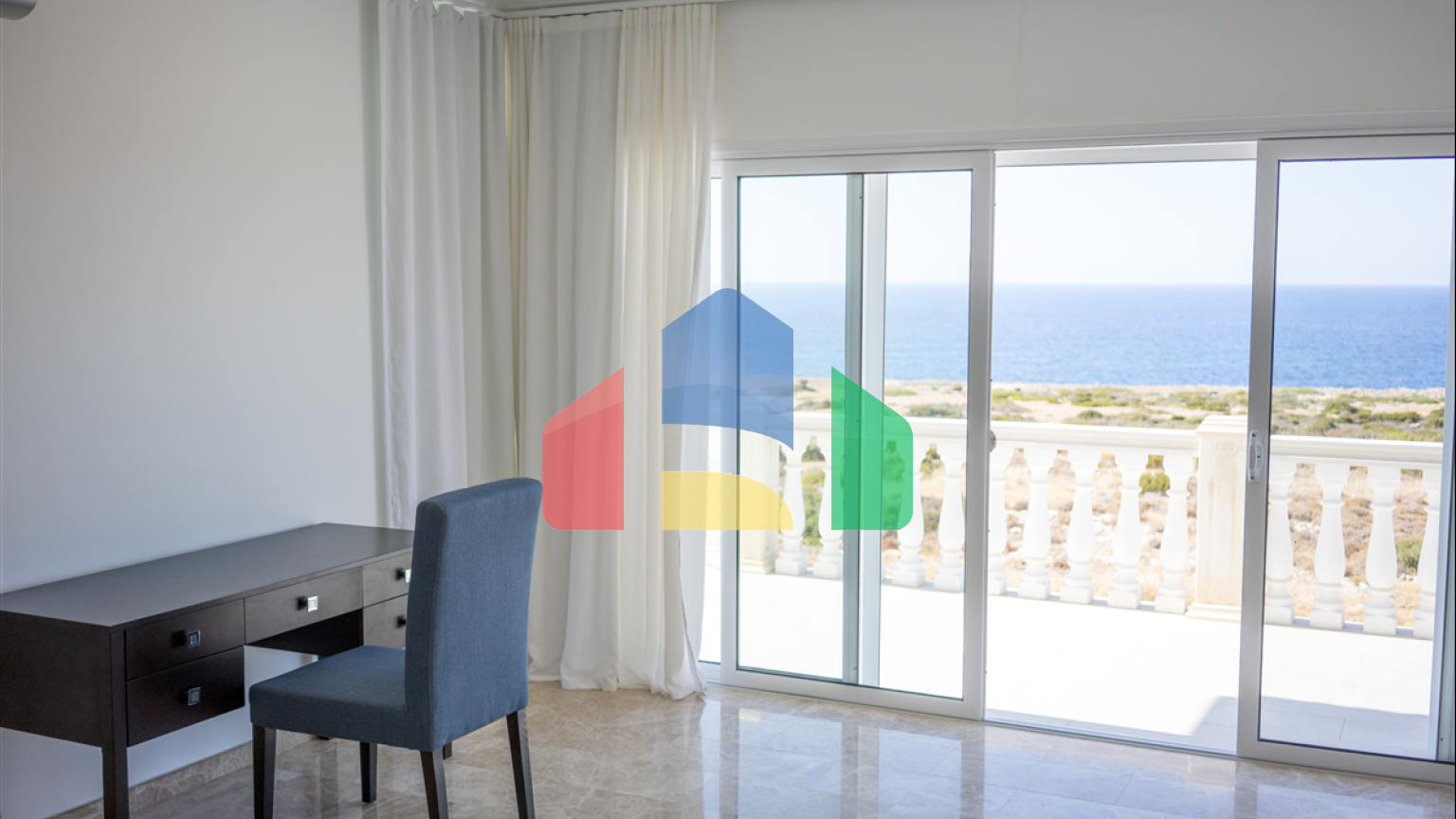 4-комнатная вилла 180м2 с собственным бассейном на первой линии от моря