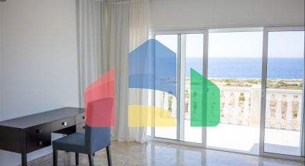 4-комнатная вилла 180м2 с собственным бассейном на первой линии от моря