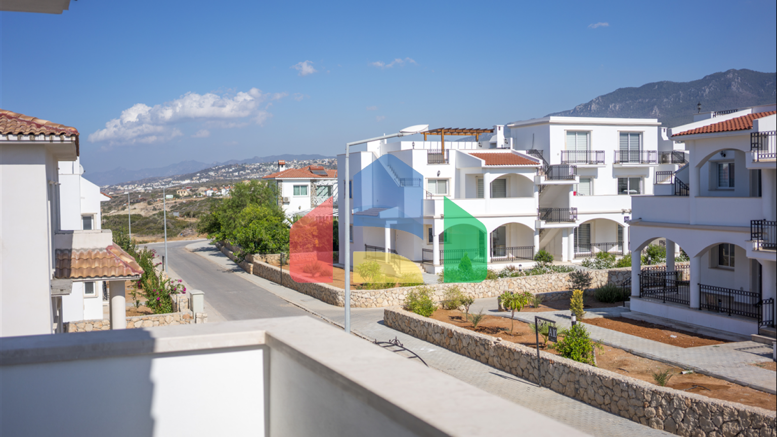 4-комнатная вилла 180м2 с собственным бассейном на первой линии от моря