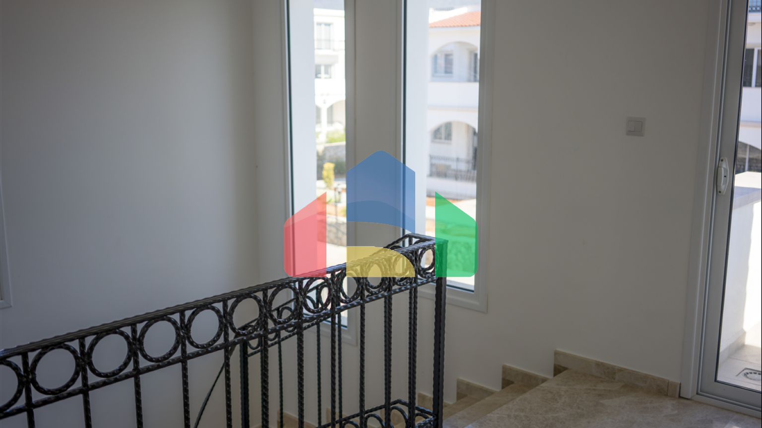 4-комнатная вилла 180м2 с собственным бассейном на первой линии от моря