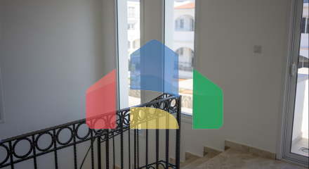 4-комнатная вилла 180м2 с собственным бассейном на первой линии от моря