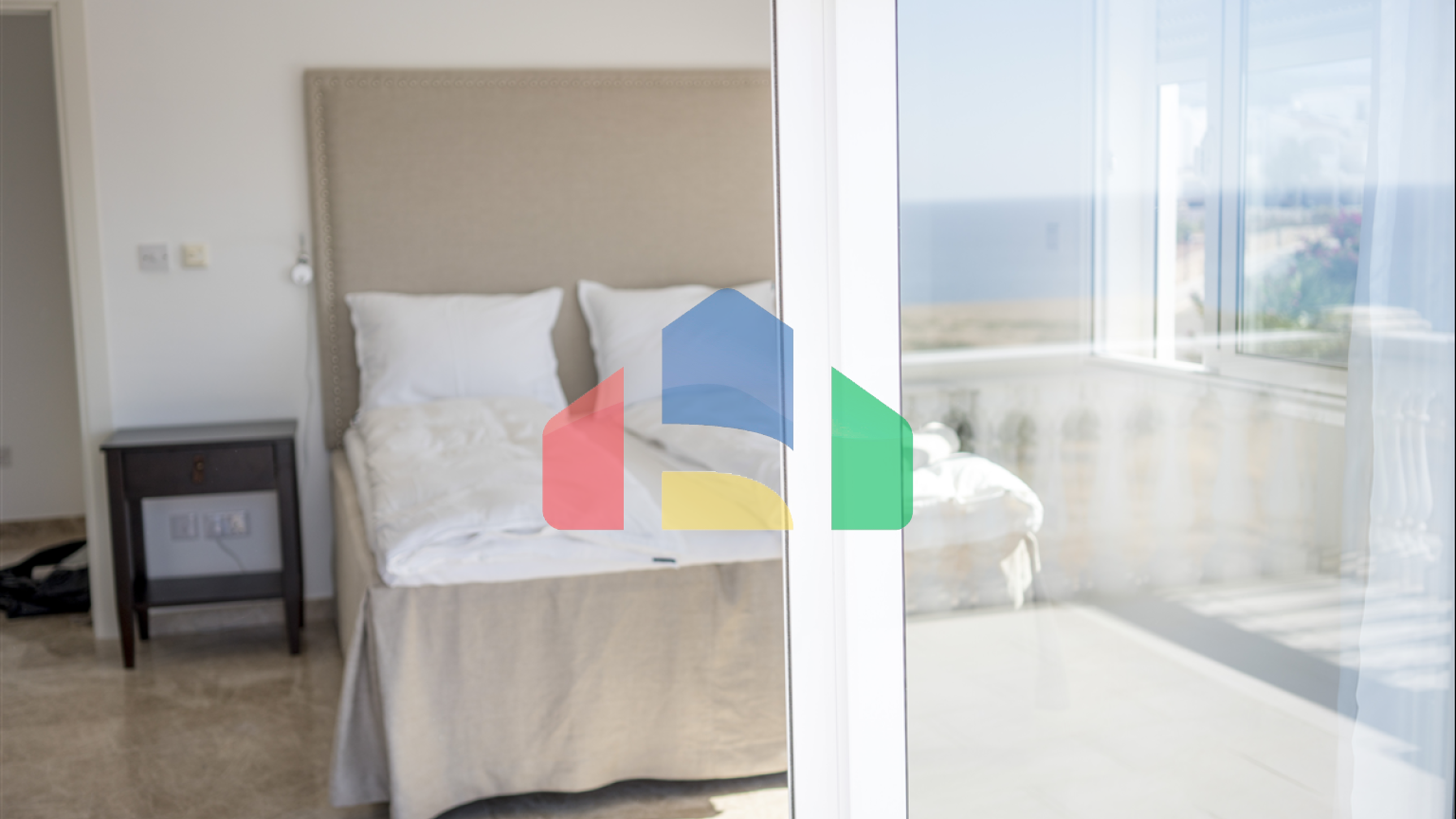 4-комнатная вилла 180м2 с собственным бассейном на первой линии от моря