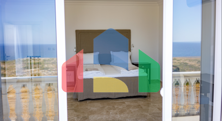 4-комнатная вилла 180м2 с собственным бассейном на первой линии от моря