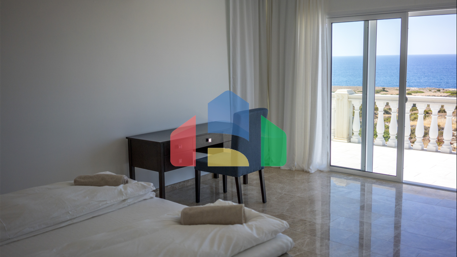 4-комнатная вилла 180м2 с собственным бассейном на первой линии от моря