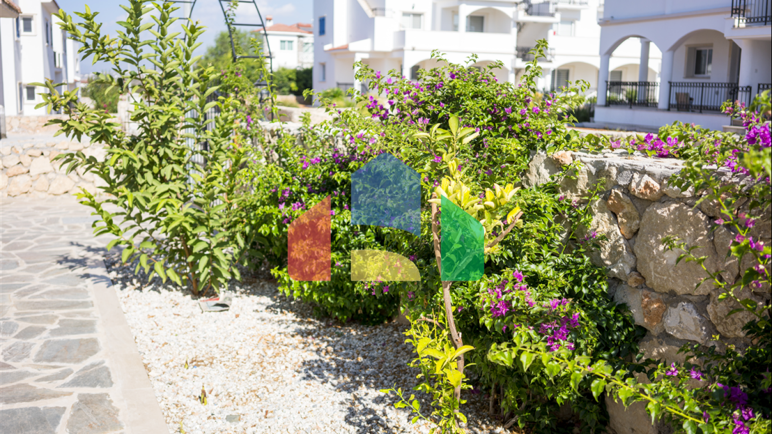 4-комнатная вилла 180м2 с собственным бассейном на первой линии от моря