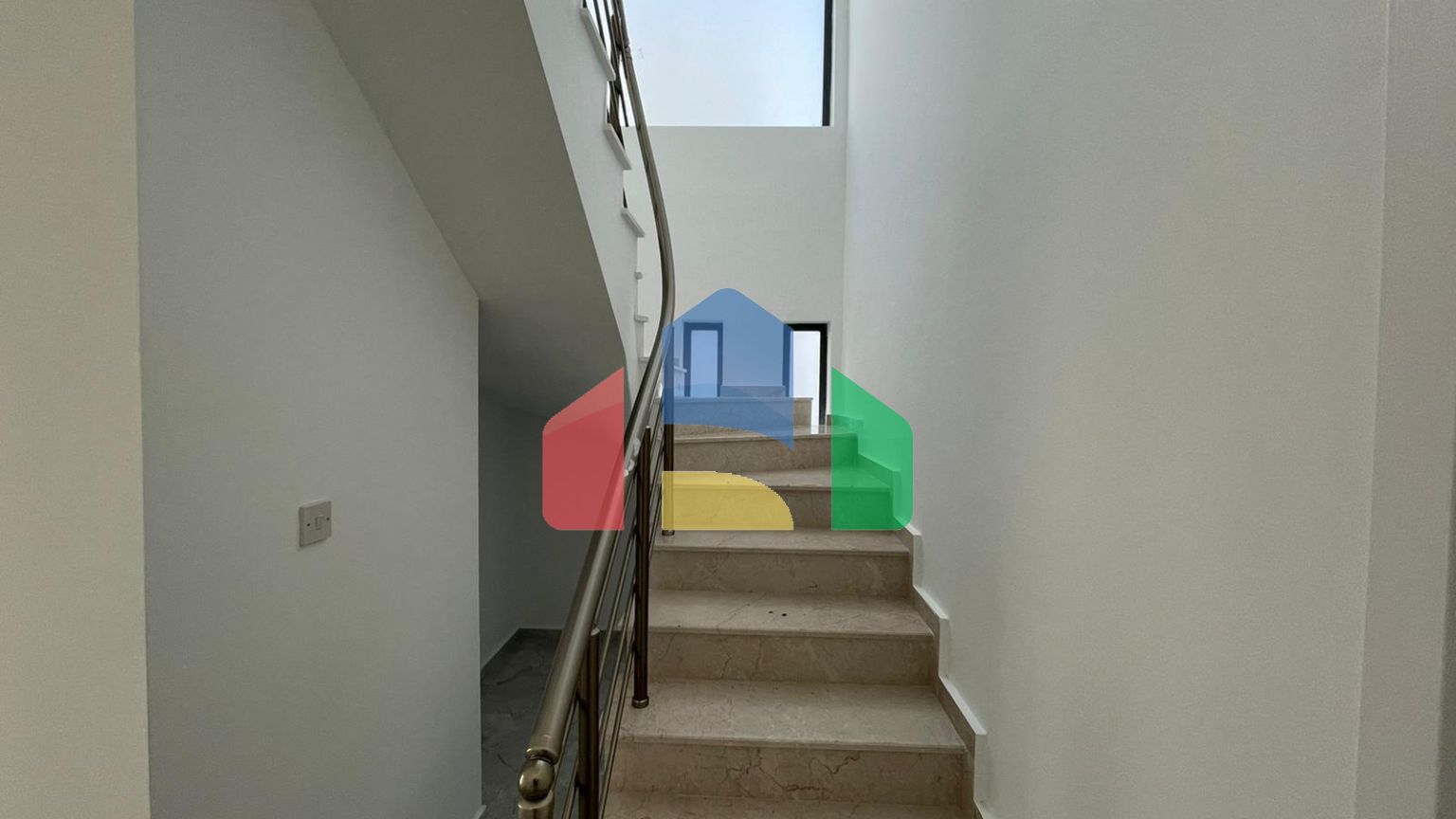 4-комнатная вилла 170м2 (+30 м2 терраса) у пляжа 