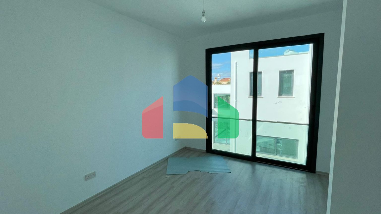 4-комнатная вилла 170м2 (+30 м2 терраса) у пляжа 