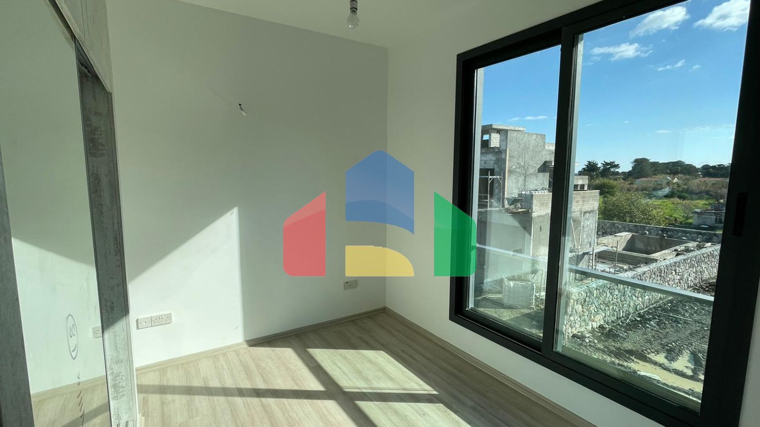 4-комнатная вилла 170м2 (+30 м2 терраса) у пляжа 