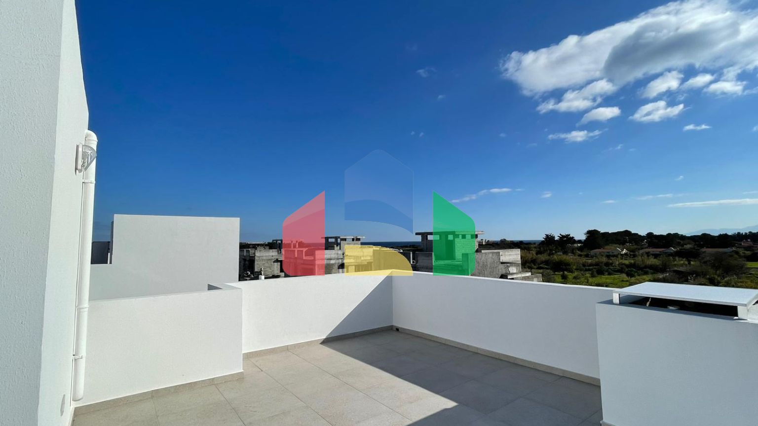 4-комнатная вилла 170м2 (+30 м2 терраса) у пляжа 