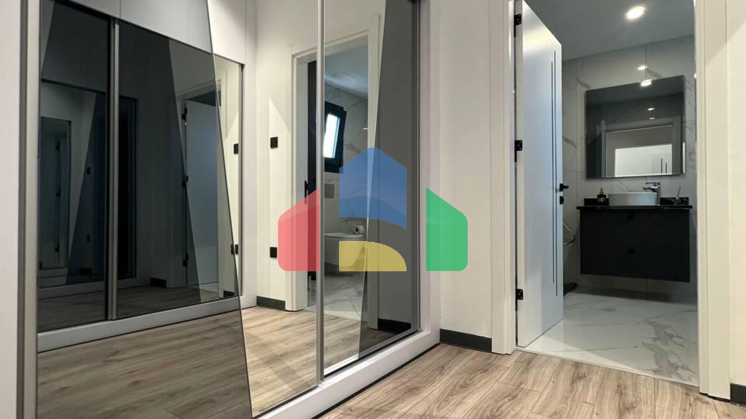 5-комнатная вилла 304 м2 (+30 м2 терраса) у пляжа 