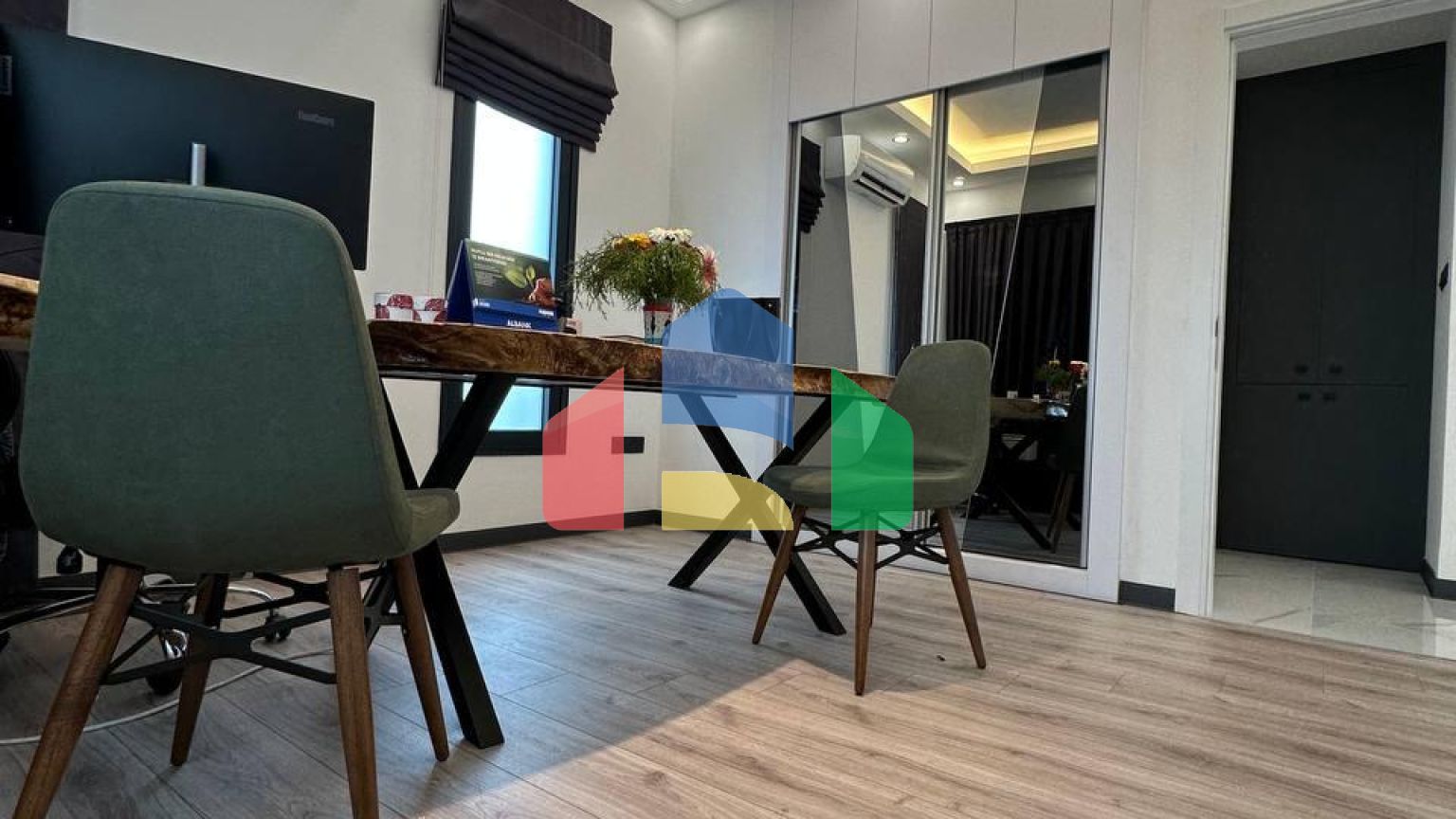 5-комнатная вилла 304 м2 (+30 м2 терраса) у пляжа 