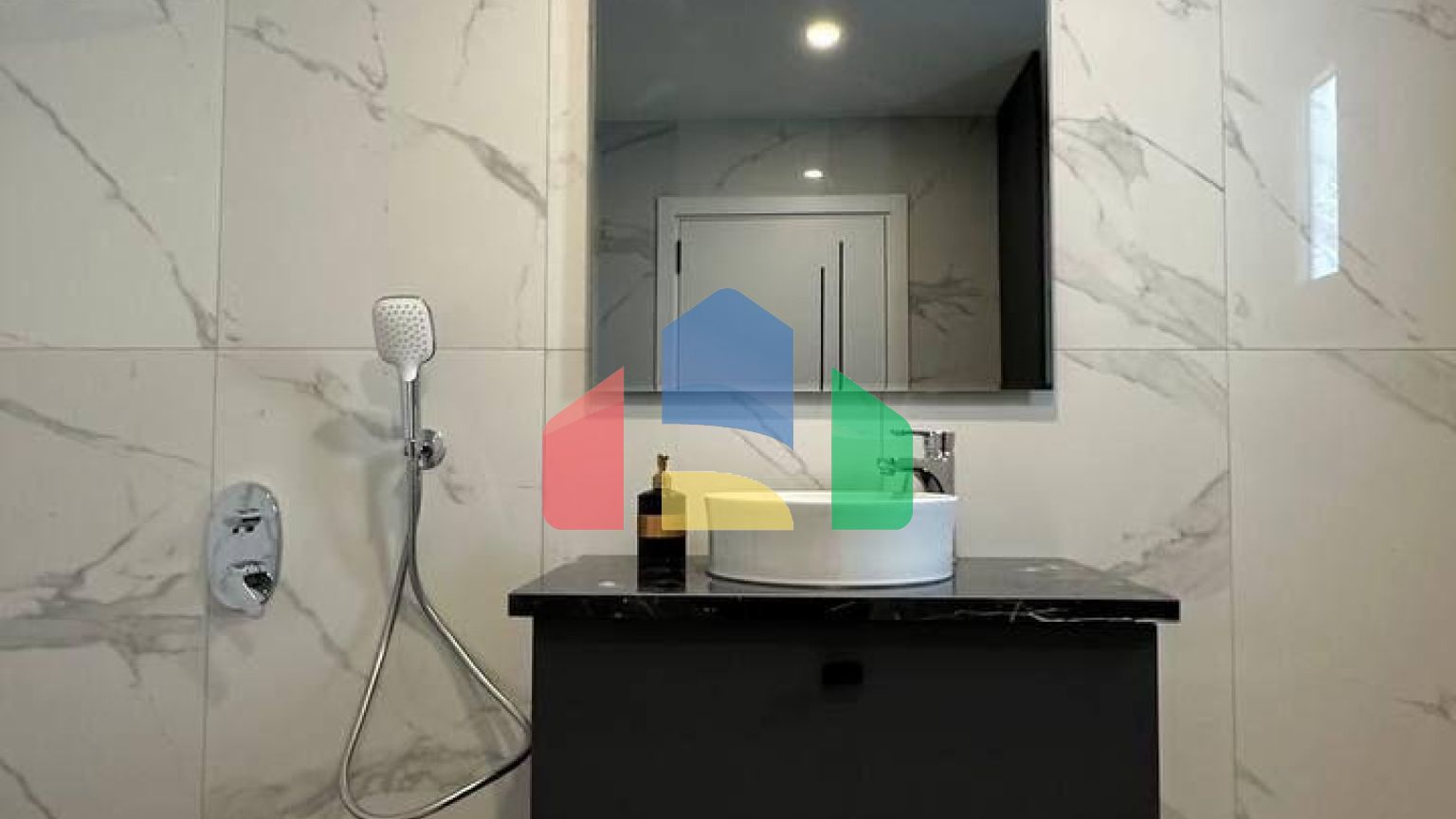 5-комнатная вилла 304 м2 (+30 м2 терраса) у пляжа 