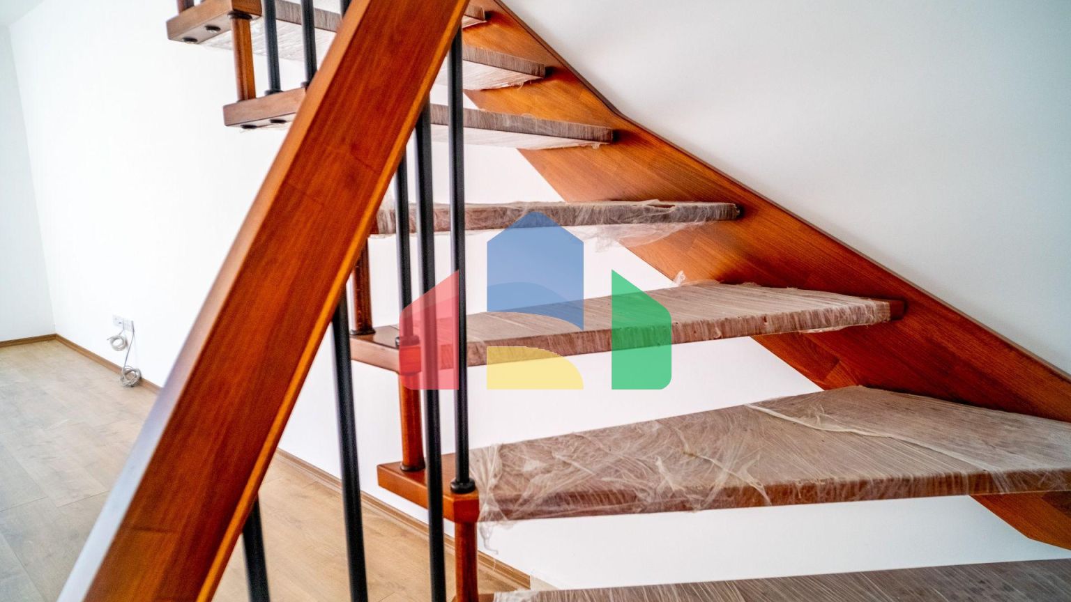 3-комнатный таунхаус 124 м2 с собственным участком земли в 200 метрах от пляжа