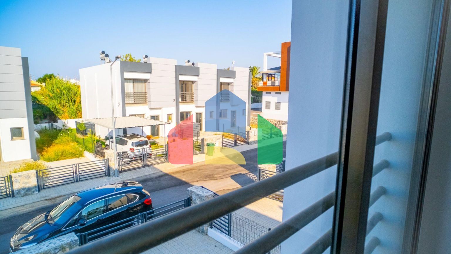 3-комнатный таунхаус 124 м2 с собственным участком земли в 200 метрах от пляжа