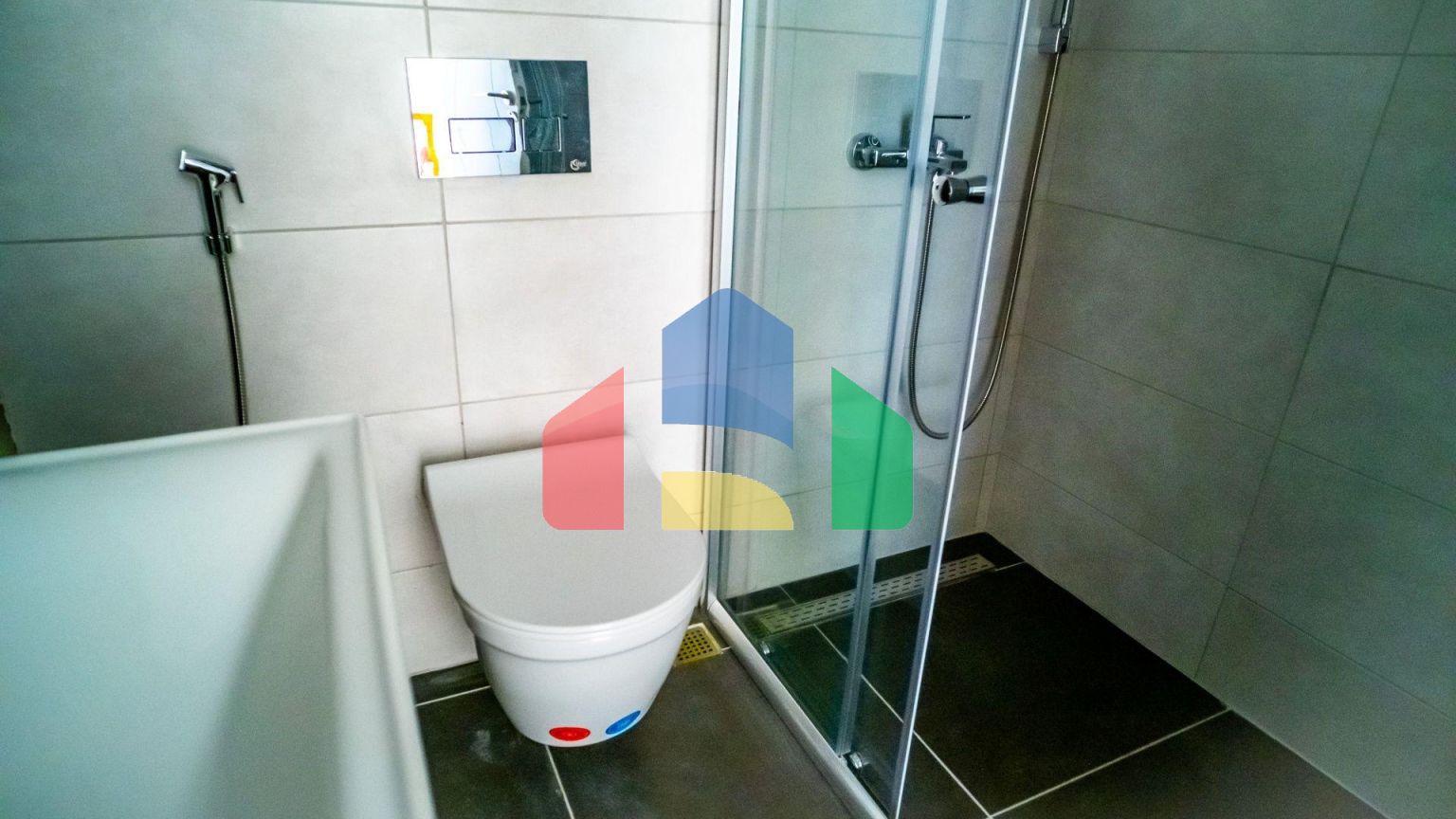 3-комнатный таунхаус 124 м2 с собственным участком земли в 200 метрах от пляжа