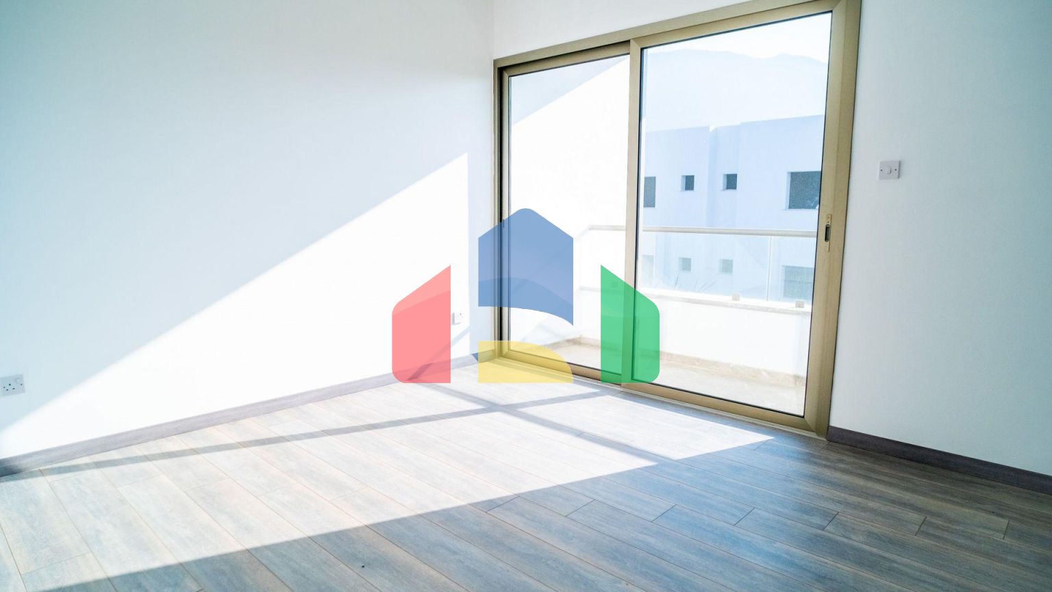 3-комнатный таунхаус 124 м2 с собственным участком земли в 200 метрах от пляжа