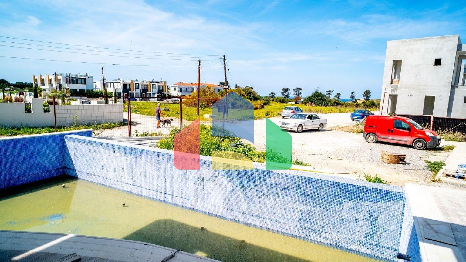 4-комнатная вилла 212 м2 с собственным участком земли в 300 метрах от песчаного пляжа