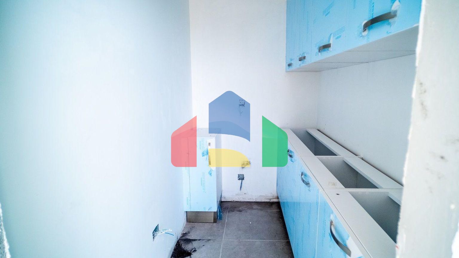 4-комнатная вилла 212 м2 с собственным участком земли в 300 метрах от песчаного пляжа