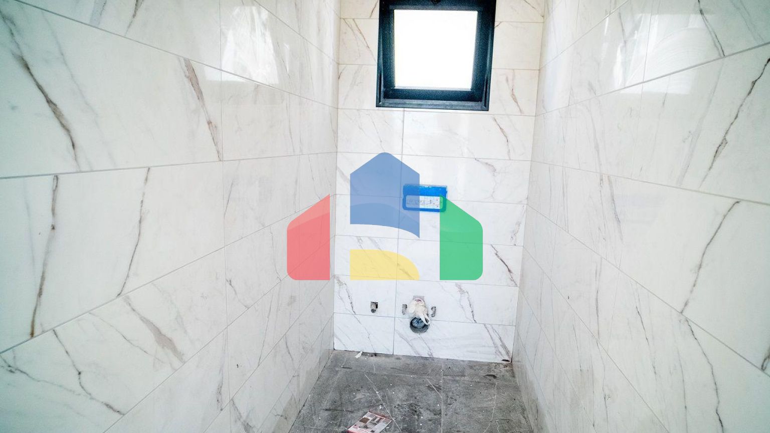 4-комнатная вилла 212 м2 с собственным участком земли в 300 метрах от песчаного пляжа