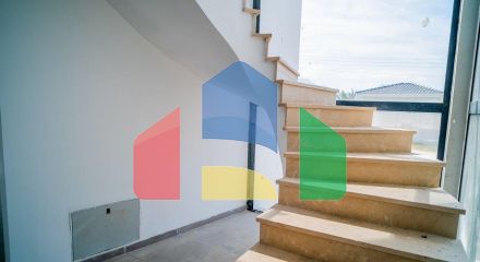 4-комнатная вилла 212 м2 с собственным участком земли в 300 метрах от песчаного пляжа 4-комнатная вилла 212 м2 с собственным участком земли в 300 метрах от песчаного пляжа