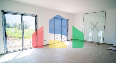 4-комнатная вилла 212 м2 с собственным участком земли в 300 метрах от песчаного пляжа 4-комнатная вилла 212 м2 с собственным участком земли в 300 метрах от песчаного пляжа