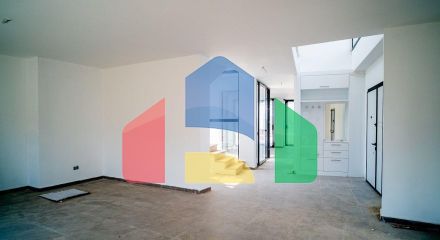 4-комнатная вилла 212 м2 с собственным участком земли в 300 метрах от песчаного пляжа 4-комнатная вилла 212 м2 с собственным участком земли в 300 метрах от песчаного пляжа