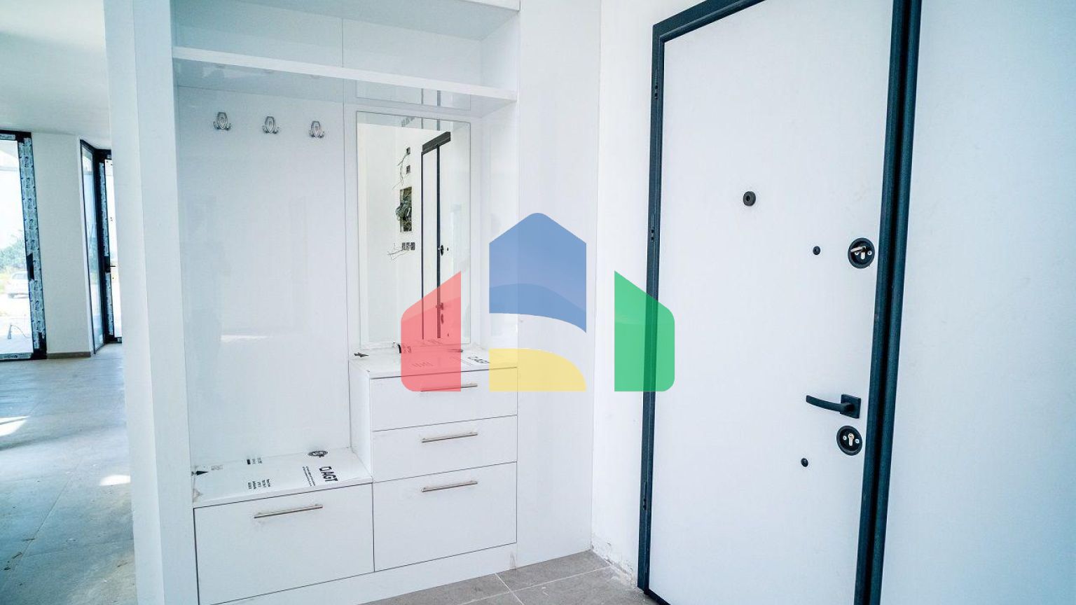 4-комнатная вилла 212 м2 с собственным участком земли в 300 метрах от песчаного пляжа