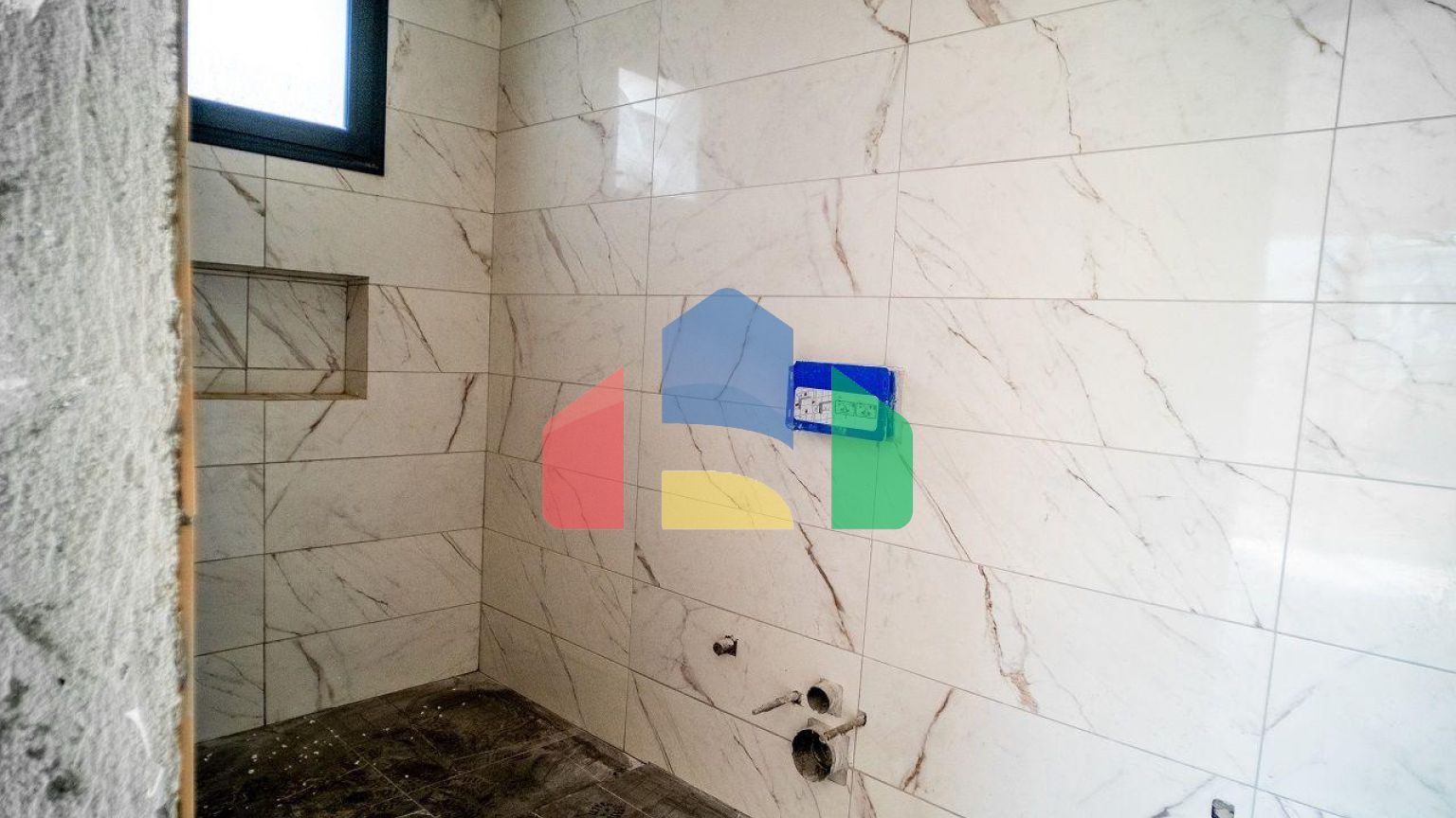 4-комнатная вилла 212 м2 с собственным участком земли в 300 метрах от песчаного пляжа