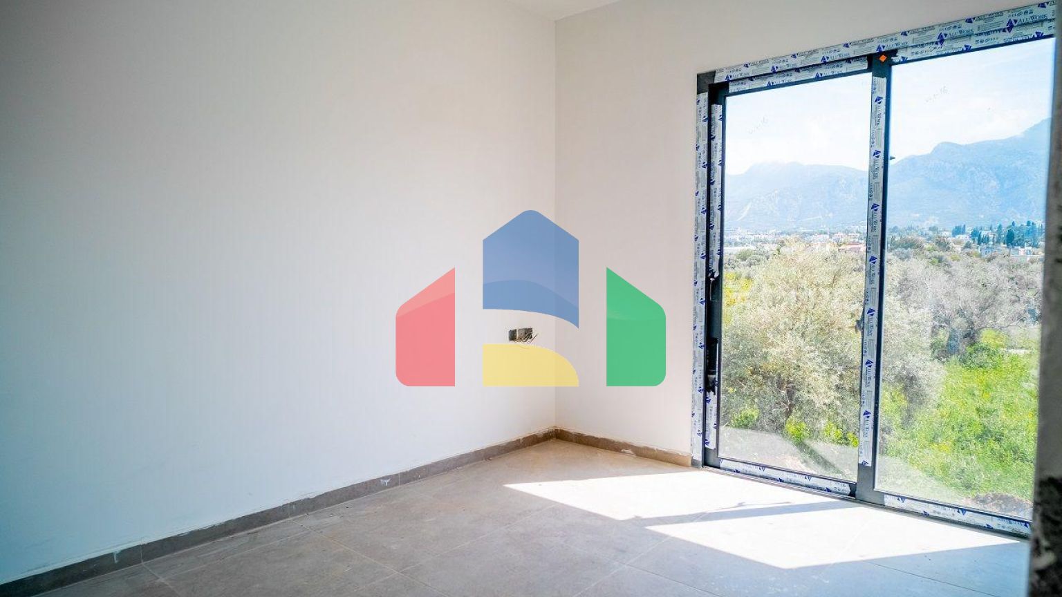 4-комнатная вилла 212 м2 с собственным участком земли в 300 метрах от песчаного пляжа