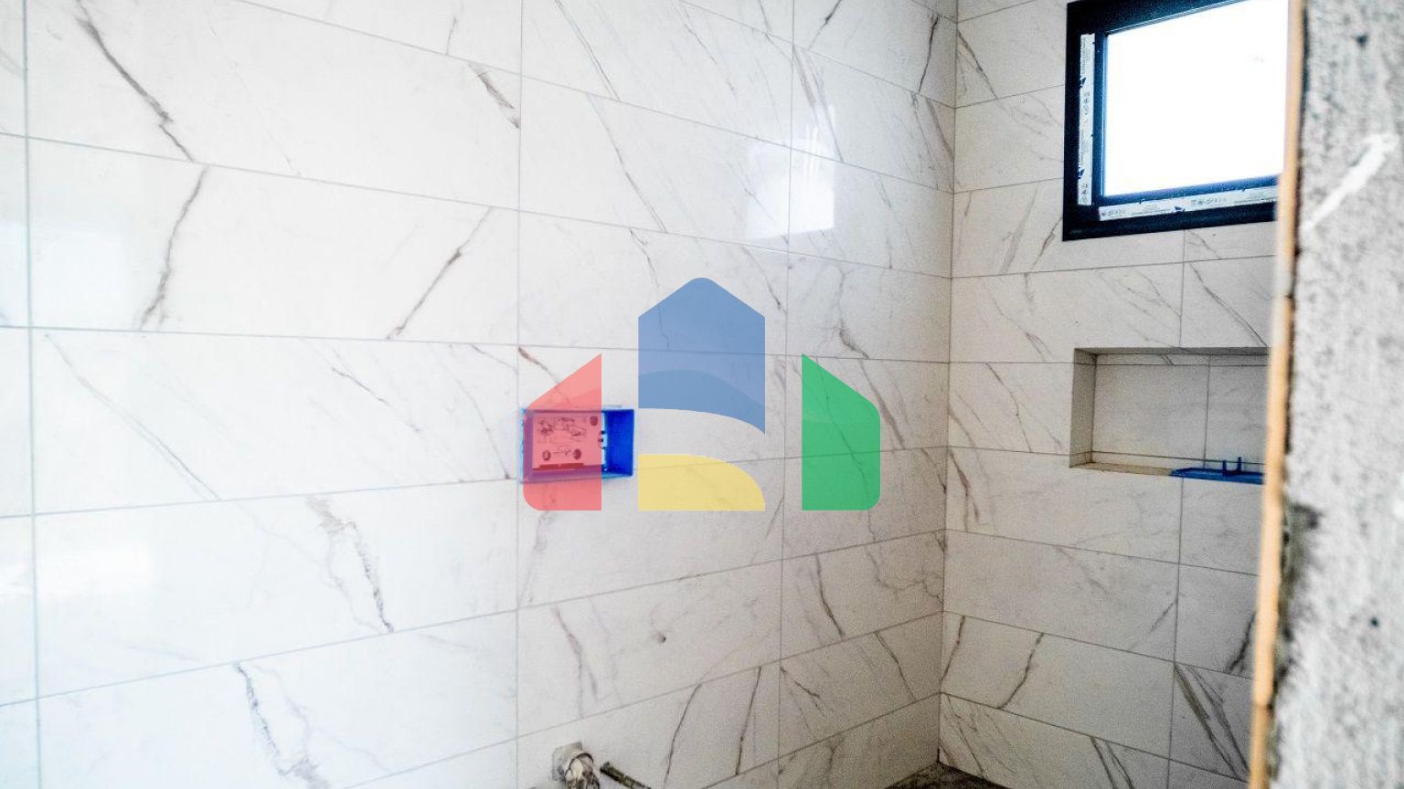 4-комнатная вилла 212 м2 с собственным участком земли в 300 метрах от песчаного пляжа