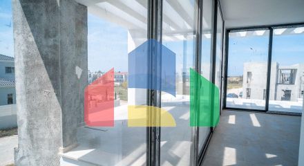 4-комнатная вилла 212 м2 с собственным участком земли в 300 метрах от песчаного пляжа 4-комнатная вилла 212 м2 с собственным участком земли в 300 метрах от песчаного пляжа