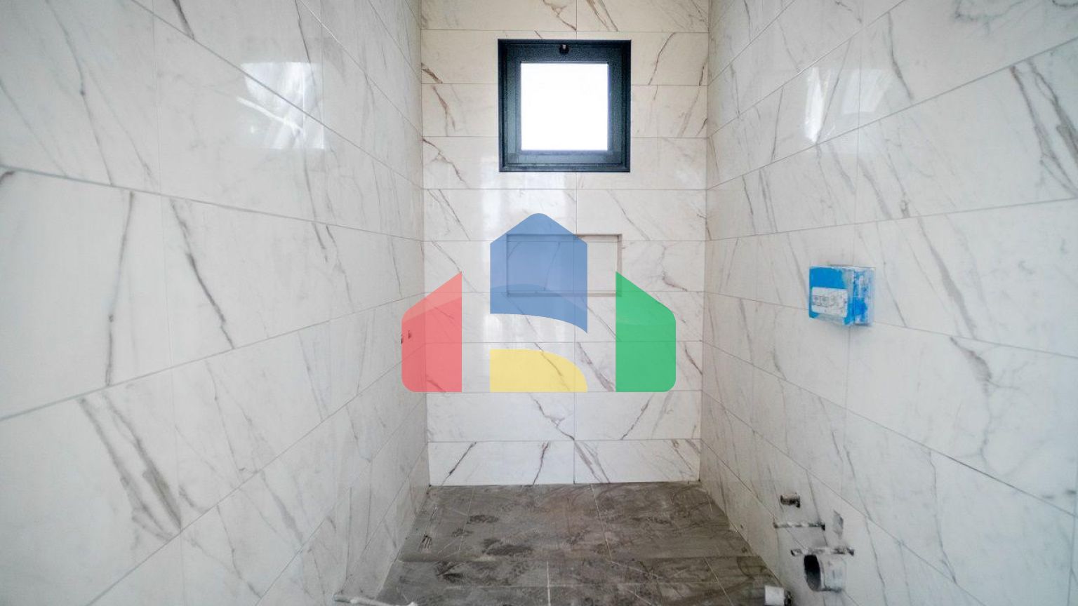 4-комнатная вилла 212 м2 с собственным участком земли в 300 метрах от песчаного пляжа