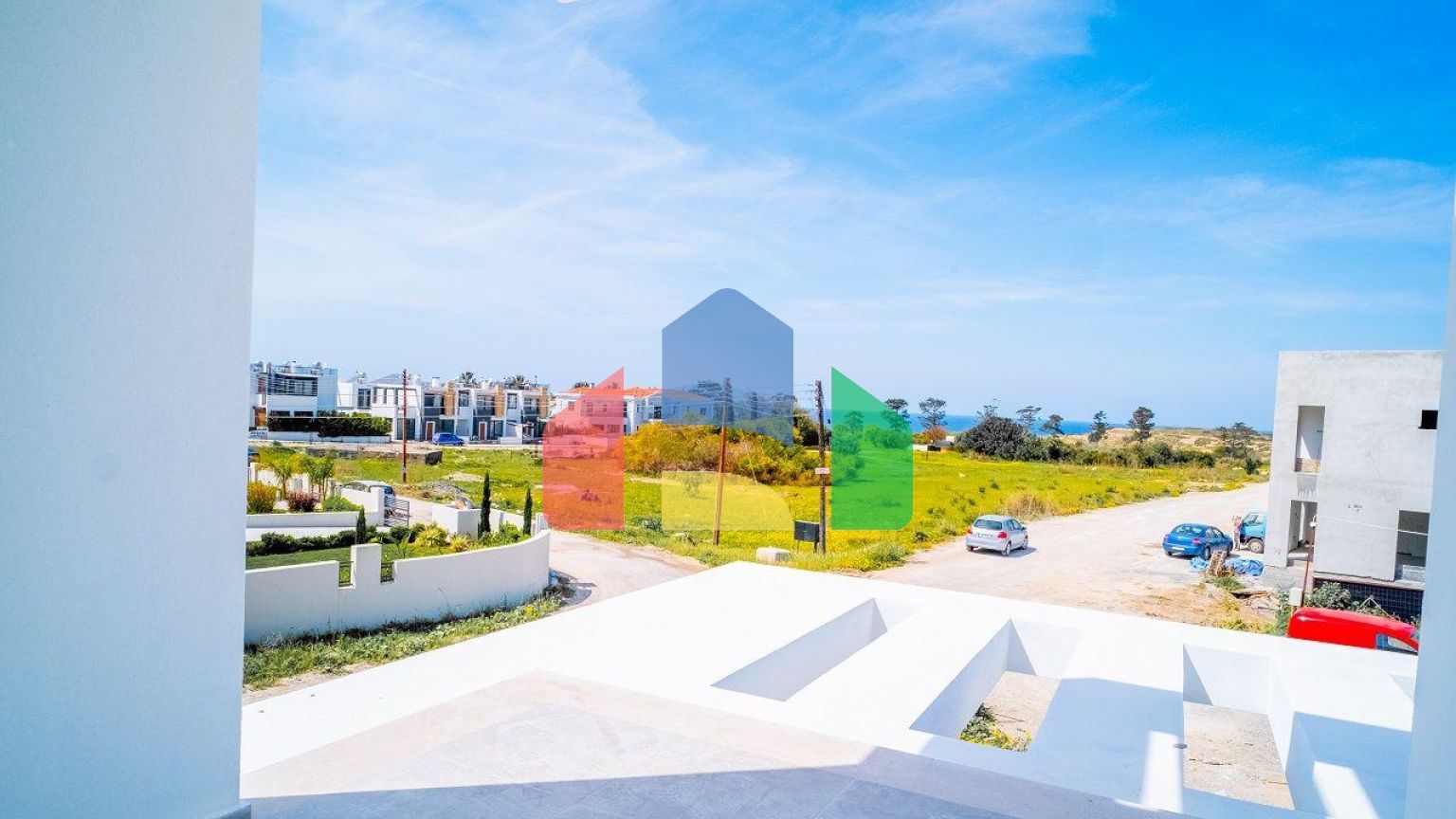 4-комнатная вилла 212 м2 с собственным участком земли в 300 метрах от песчаного пляжа