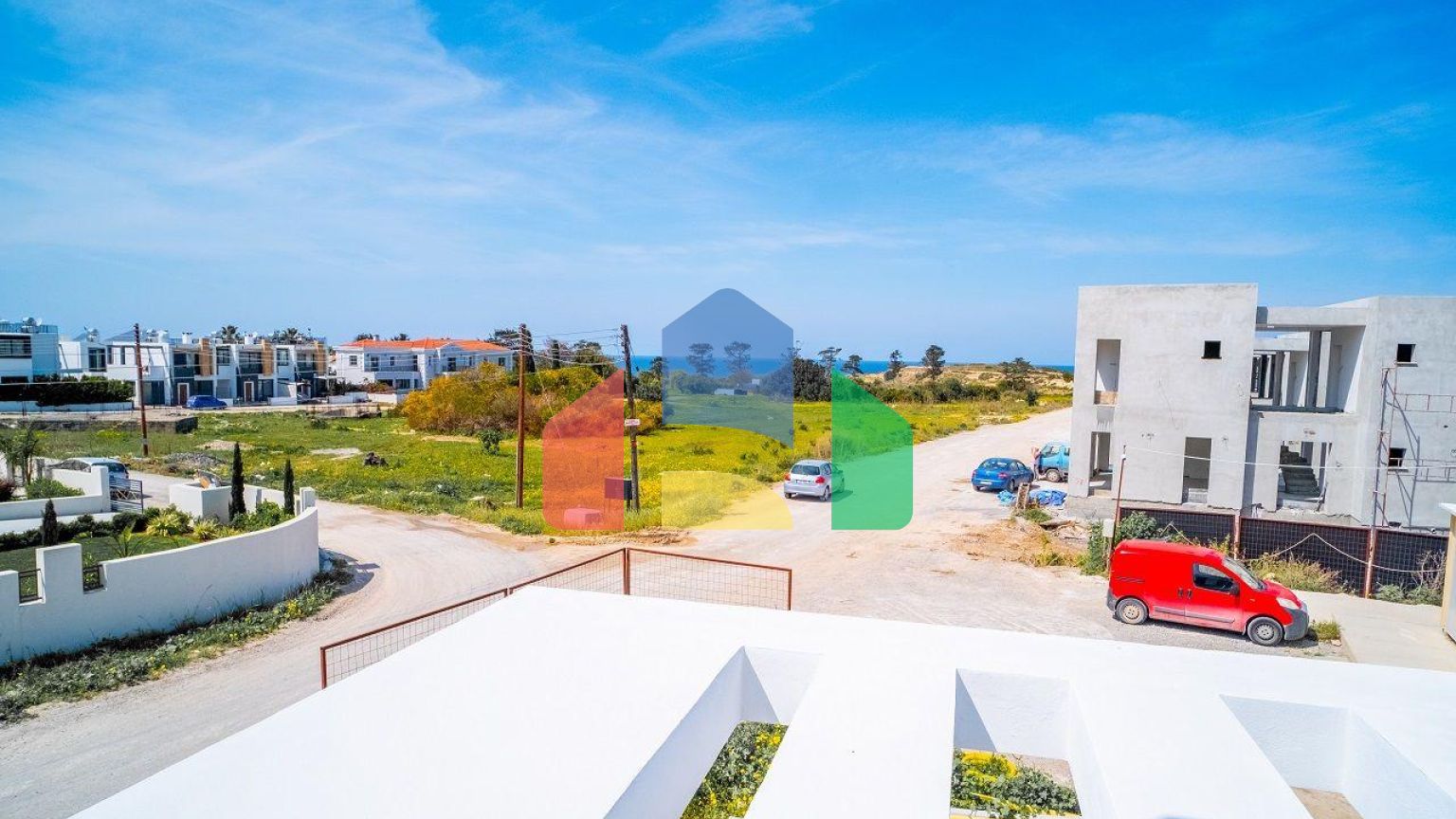 4-комнатная вилла 212 м2 с собственным участком земли в 300 метрах от песчаного пляжа