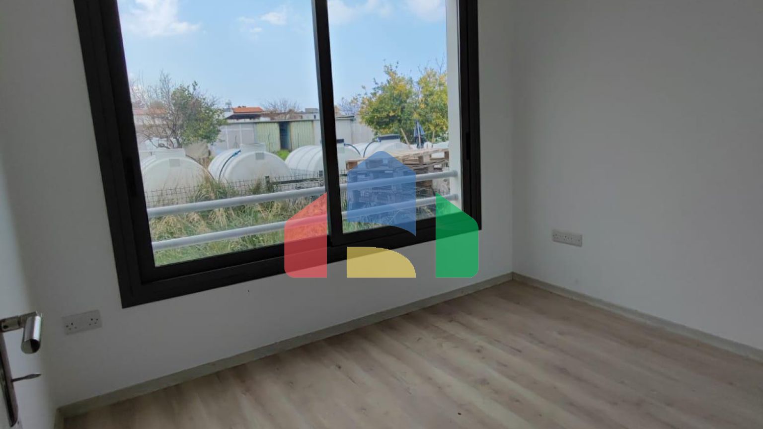 3-комнатные апартаменты 85 м2 в 700 метрах от пляжа