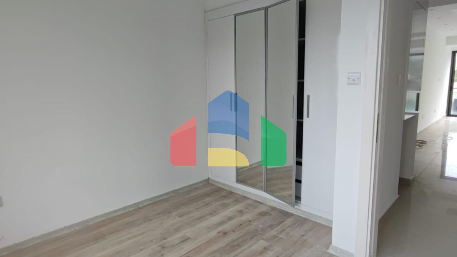 3-комнатные апартаменты 85 м2 в 700 метрах от пляжа