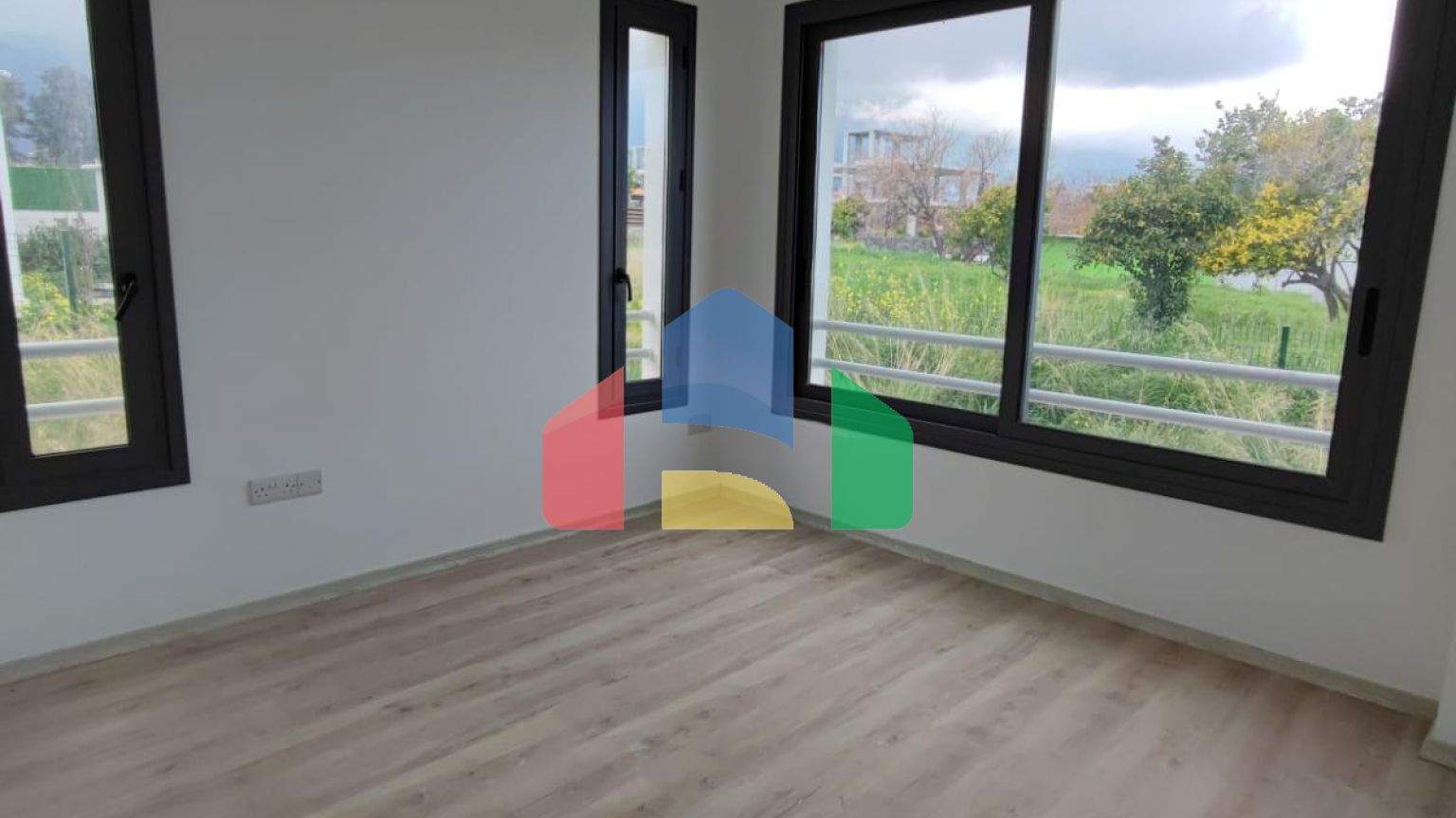 3-комнатные апартаменты 85 м2 в 700 метрах от пляжа