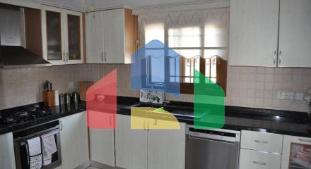 5-комнатная вилла 200 м2 с бассейном в 100 метрах от пляжа